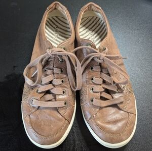 Taos Freedom Lace Up Brown Leather Brass Studded Walking Shoe Sneaker Women's 9
